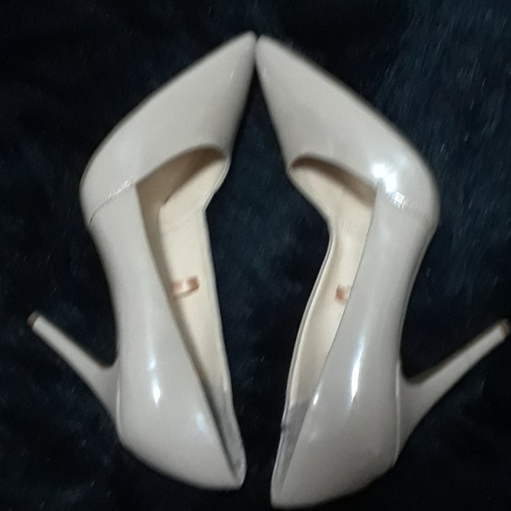 Shoes - Picture 4 of 5